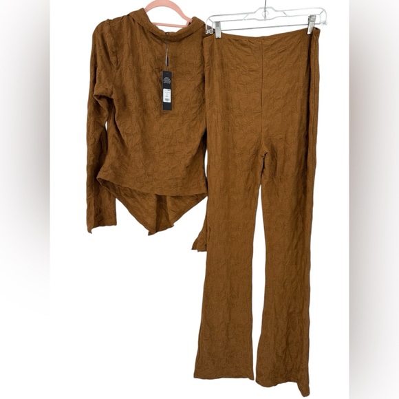Fashion Nova NWT Liliana Brown Textured Pant Set Ruched Button Top Flare Pants - Picture 8 of 16